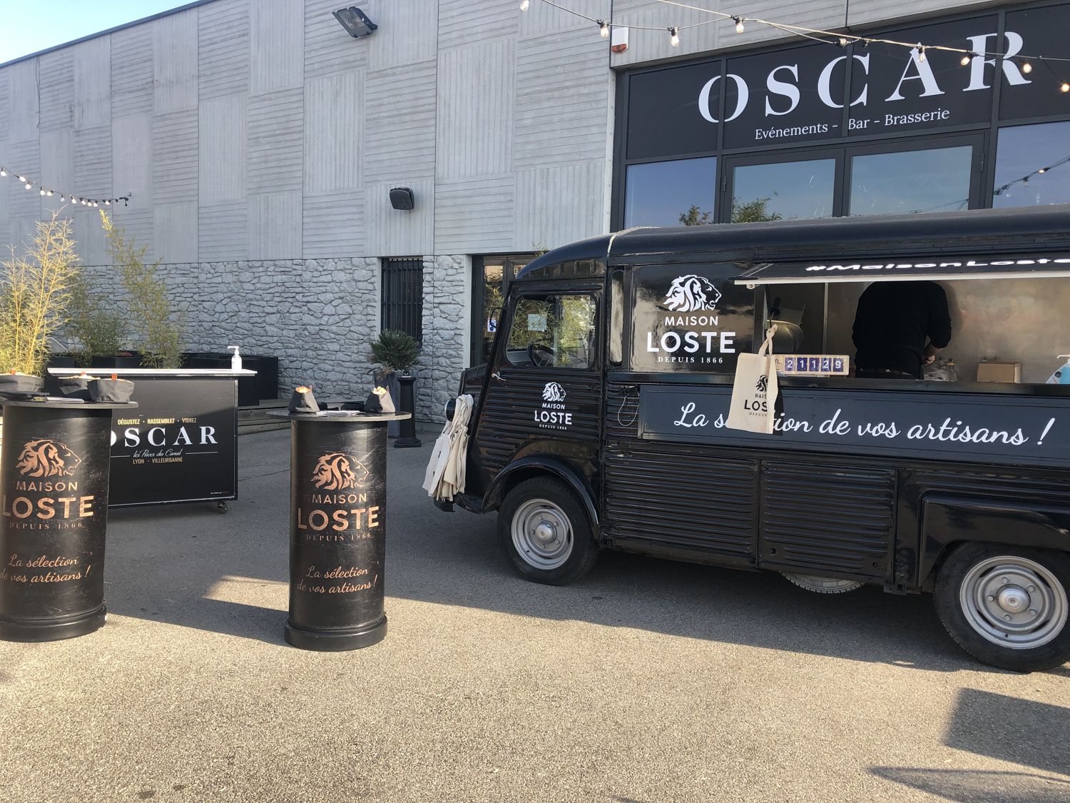 Food truck et mange-debout pour un événement
